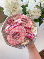 Load image into Gallery viewer, Flat Oval Pink Checkered Claw Clip
