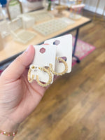 Load image into Gallery viewer, Textured Pearl Open Hoops
