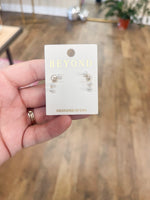 Load image into Gallery viewer, Bar Shaped Pearl Earrings
